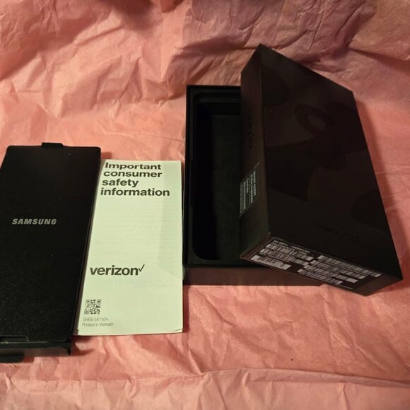 Like New Samsung Galaxy S22 Phone in original box & NIB glass protector 128GB - Picture 7 of 12